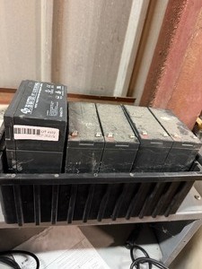 lot 322 image: 11) 12V BATTERIES