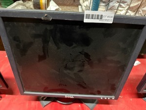 lot 330 image: DELL COMPUTER MONITOR