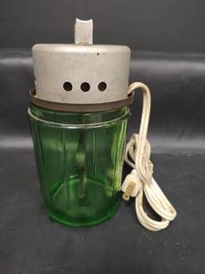 lot 206 image: Vintage VIDRIO Electro Mix Electric Hand Mixer with Green Glass Uranium Bowl, WORKS