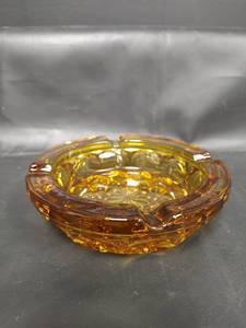 lot 212 image: Vintage Anchor Hocking Honey Amber Ash Tray