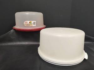 lot 230 image: Tupperware Cake Saver and Aero Housewares Cake Saver Storage Container Set