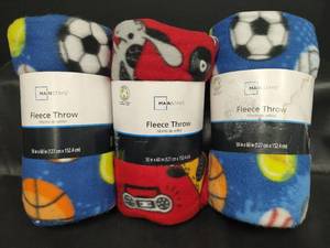 lot 232 image: NEW Mainstays Fleece Throw Blankets Set 50x60