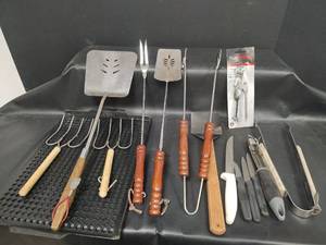 lot 239 image: BBQ Grilling Tool Set with Wooden Handles with Grill Plate