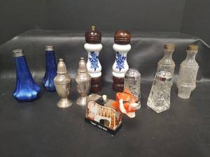 lot 244 image: Vtg Mixed Collection of Salt and Pepper Shakers