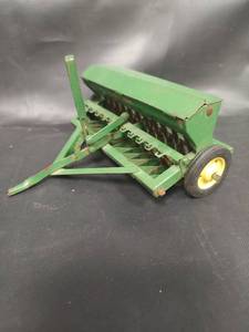 lot 248 image: VINTAGE John Deere Die Cast Grain Drill Seed Planter Model Farm Toy