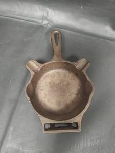 lot 254 image: Vintage Griswold Mini Cast Iron Handled Skillet Ashtray with Match Holder, Erie PA