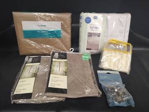 lot 259 image: Home Decor Bundle - Bedding, Curtains and Window Accessories