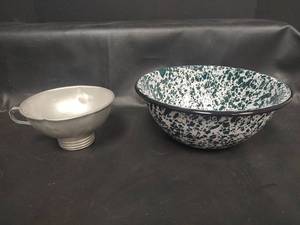lot 265 image: Dark Green Enamelware Spatterware Bowl and Funnel Set