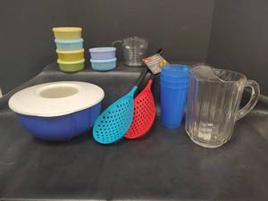 lot 270 image: Mixed Kitchen Bundle - Storage Containers, Measuring Cup, Glass Pitcher and Scoop Strainers