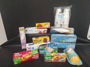 lot 294 image: Assorted Sizes Food Storage Baggies, 360 Duster and Dixie Cups