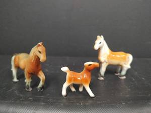 lot 306 image: Ceramic Horse Figurines
