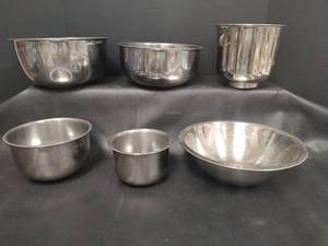 lot 309 image: Stainless Steel Mixing Bowl Set