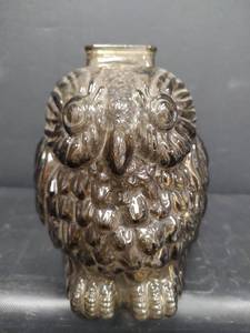 lot 320 image: Wise Old Owl Glass Piggy Bank, Smoke Colored, 6 inches