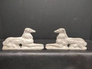 lot 344 image: Vintage Cast Aluminum Dog, Chain Link Fence Gate Toppers