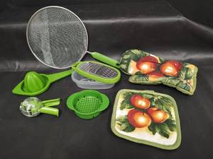 lot 366 image: New, Kitchen Accessory Lot