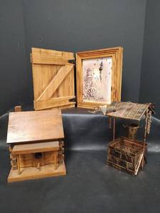 lot 369 image: Wooden Battery Clock and Home Decor