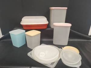lot 376 image: Vintage Tupperware Food Storage Container Set with Lids