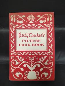 lot 380 image: Vintage Betty Crockers Picture Cook Book