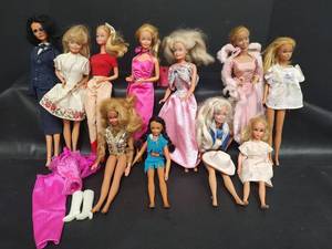 lot 399 image: Assorted Doll Collection