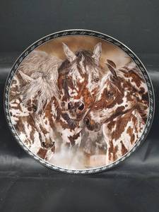 lot 409 image: Bradford Exchange Packherd Horse Collector Plate by Judy Larson, Numbered