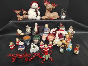 lot 417 image: Christmas Holiday Decoration Lot
