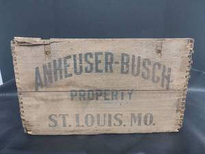 lot 428 image: Vintage Anheuser-Busch Beer Crate from 1944