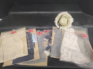 lot 432 image: Vintage Doll Clothing