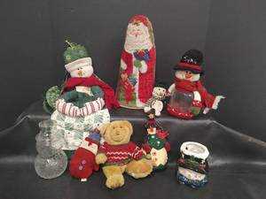 lot 438 image: Assorted Christmas Lot