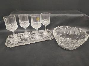 lot 442 image: Cristal de Flandre French Lead Crystal Stemware, Tray and 7in dia Bowl