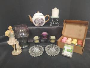 lot 455 image: Home Decor and Candle Collection