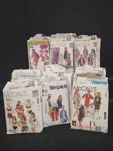 lot 463 image: Sewing Pattern Collection