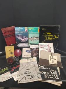 lot 473 image: Vintage Automotive Literature and Accessories