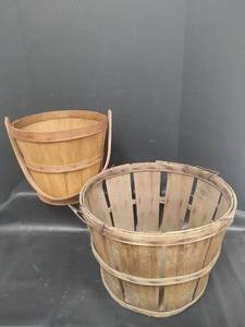 lot 479 image: Vintage Bushel Basket and Divided Basket