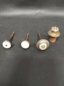 lot 491 image: Antique Victorian Picture Hanging Nails, 1 Green Star Sulphide