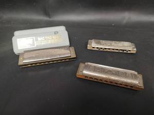 lot 492 image: Vintage Harmonicas, Huang Back Pack Harp, Marine Band and Richter Silver Reeds