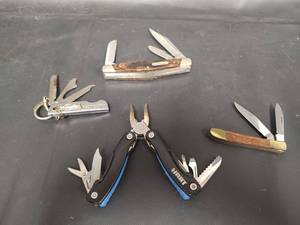 lot 498 image: Pocket Knives with Multi Tool
