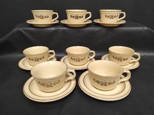 lot 503 image: Vintage Pfaltzgraff Village Pattern Tea Cup and Saucer, 8 Sets