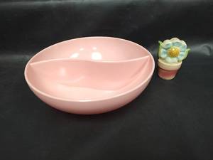 lot 507 image: Vintage Melmac Melamine Divided Bowl with Vtg Salt Shaker