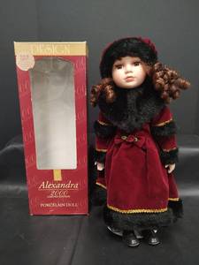 lot 511 image: Vintage Alexandra 2000 Limited Edition Porcelain Doll