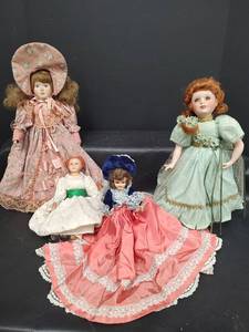 lot 513 image: Vintage Porcelain and Plastic Dolls
