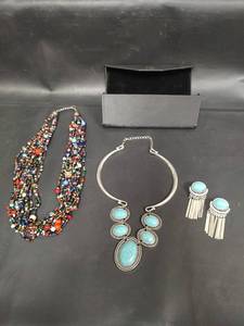 lot 519 image: Beaded Necklace and Turquoise Color Set