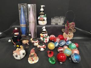 lot 536 image: Vintage Christmas Decor