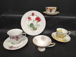 lot 539 image: VTG  Bone China Tea Cup and Saucers (one set needs putty stick removed)