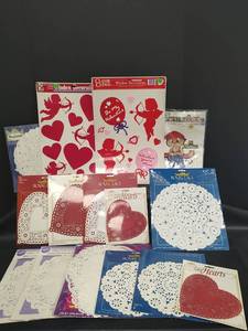 lot 553 image: Assorted Valentines Decorations and Doilies