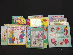 lot 561 image: Mixed Childrens Book Lot