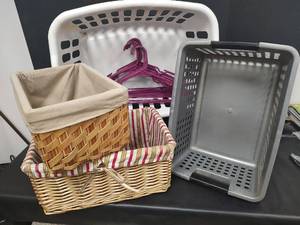 lot 563 image: Assorted Baskets and Hangers