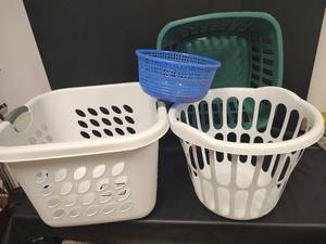 lot 568 image: Plastic Laundry Baskets