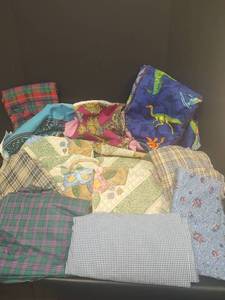 lot 570 image: Mixed Fabric Bundle