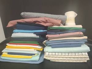 lot 571 image: Mixed Fabric Bundle