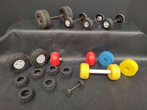 lot 577 image: Vintage Toy Wheels for Repairs